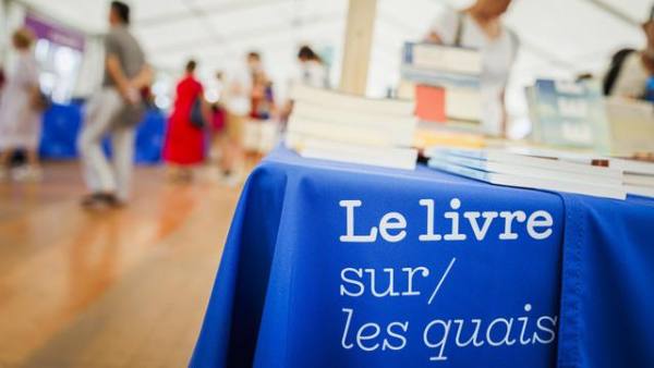 Le livre sur les quais